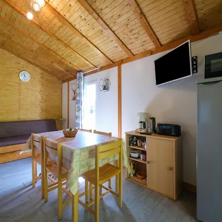 Semesterbostad Chalet Number 29 Comfortable In Signy Le Petit With Covered Terrace Signy-le-Petit